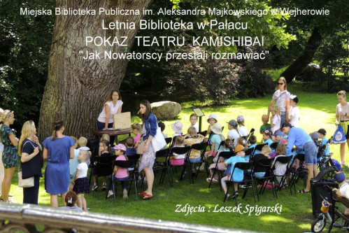 Letnia Biblioteka w Pałacu. Pokaz Teatru Kamishibai w obiektywie Leszka Spigarskiego