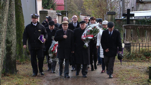 Wejherowo: Składali kwiaty przed mogiłami poległych