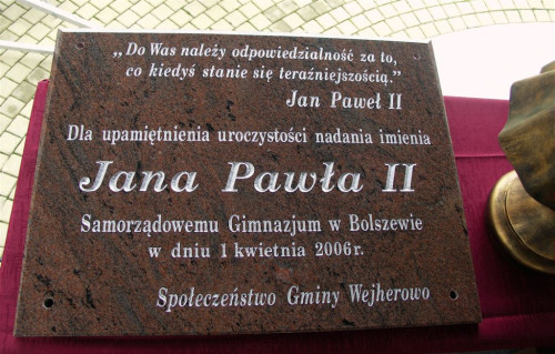 Rocznica nadania imienia Jana Pawła II Samorządowemu Gimnazjum w Bolszewie