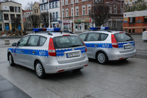 Dwa nowe radiowozy w puckim garnizonie