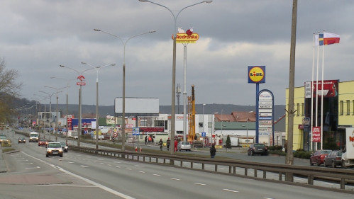 Chwiejny maszt powodem korków na krajowej szóstce