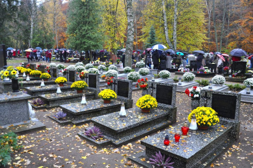 Uroczystość Wszystkich Świętych na wejherowskim cmentarzu - fot. Leszek Spigarski