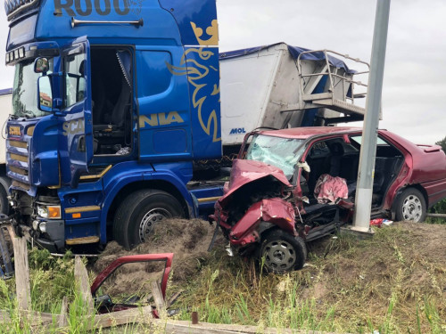 Koleczkowo: zderzenie osobówki z samochodem ciężarowym