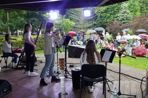 Koncert zespołu 'Dzieła Wybrane' w wejherowskim parku