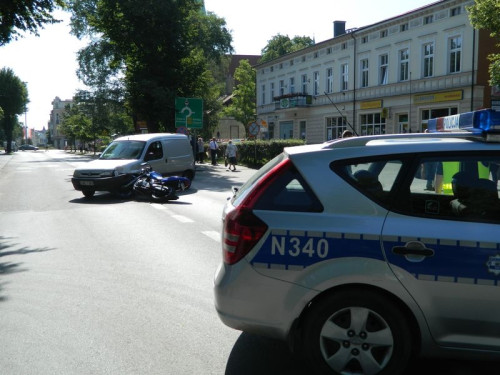 Zderzenie motocykla Suzuki z Peugeotem