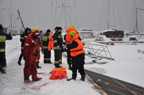 Szkolenia z autoratownictwa na lodzie w Marinie Gdynia