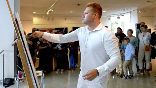 Wernisaż wystawy Denisa Chyżawskiego Panta Deus w Filharmonii Kaszubskiej