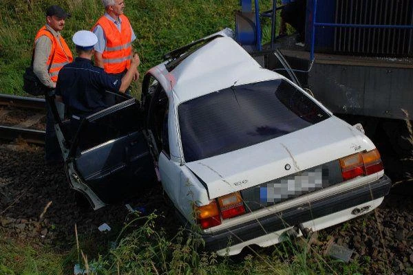Władysławowo: Samochód wjechał pod pociąg