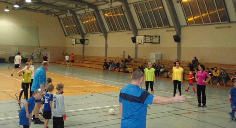 Piłkarski trening rodziców wraz z dziećmi WOŚP 2016