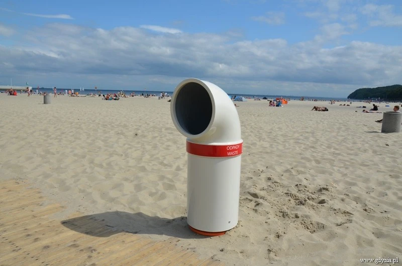 Z gdyńskiej plaży wyłoniły się... peryskopy
