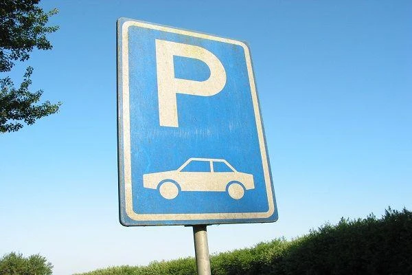 Parkingowi naciągacze zniszczą ci auto
