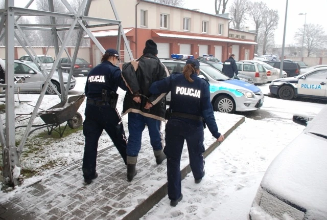 Włamywali się do przyczep kempingowych w Karwieńskich Błotach