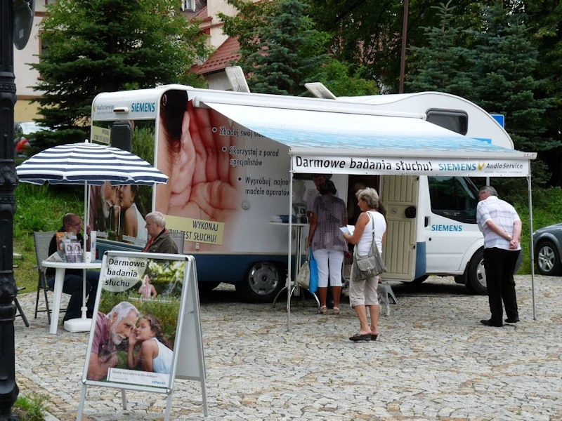 Słuchobus na Pomorzu – bezpłatne badania słuchu