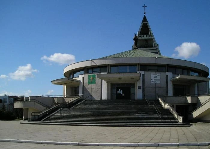 Rumia: Okradli kościół z kinkietów