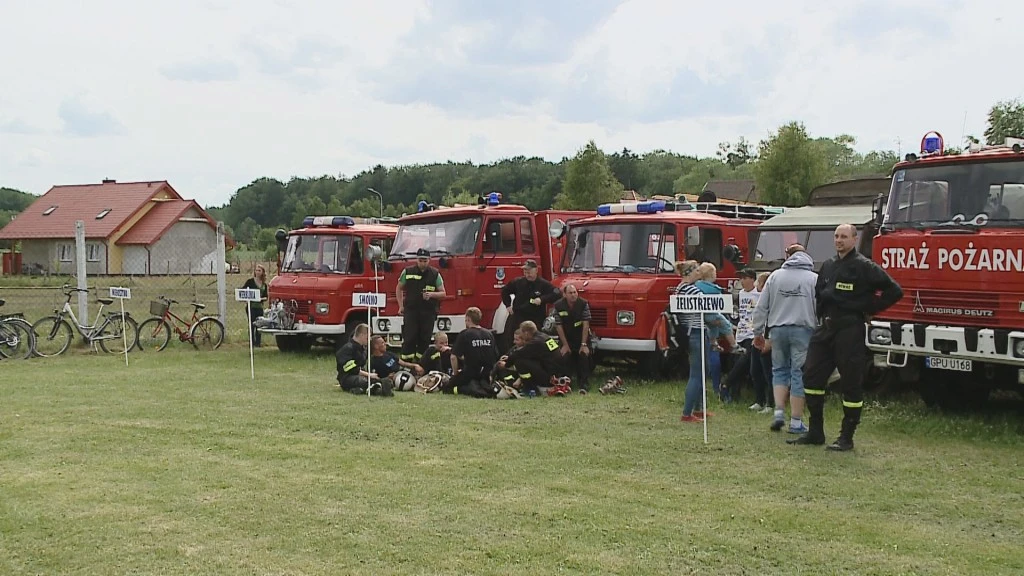 Strażacy z gminy Puck na zawodach w Darzlubiu
