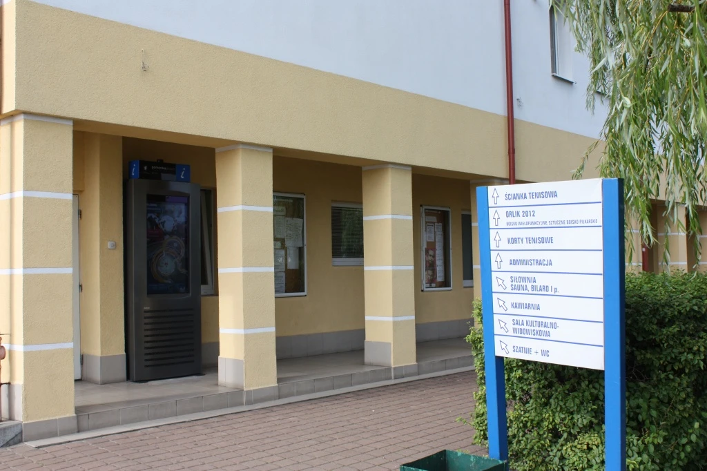Infomat z atrakcjami turystycznymi w Redzie