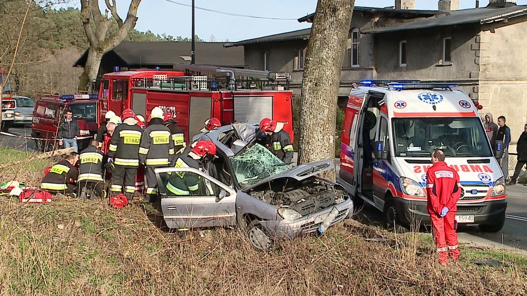 Wypadek w Kostkowie, zginął młody mężczyzna