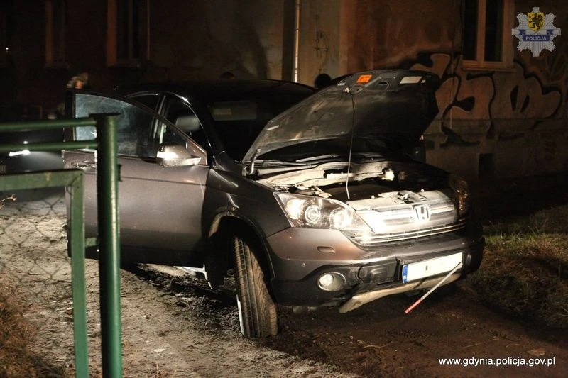 Próbował odjechać kradzionym samochodem