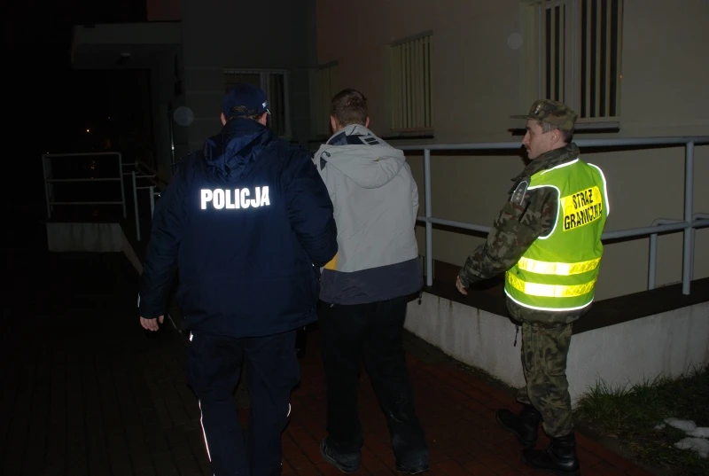 Okradali nagrobki. Grozi im 8 lat 