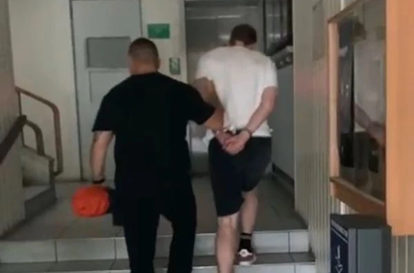 Gdyńscy policjanci zatrzymali 19-latka grożącego podłożeniem bomby/źródło: KMP Gdynia