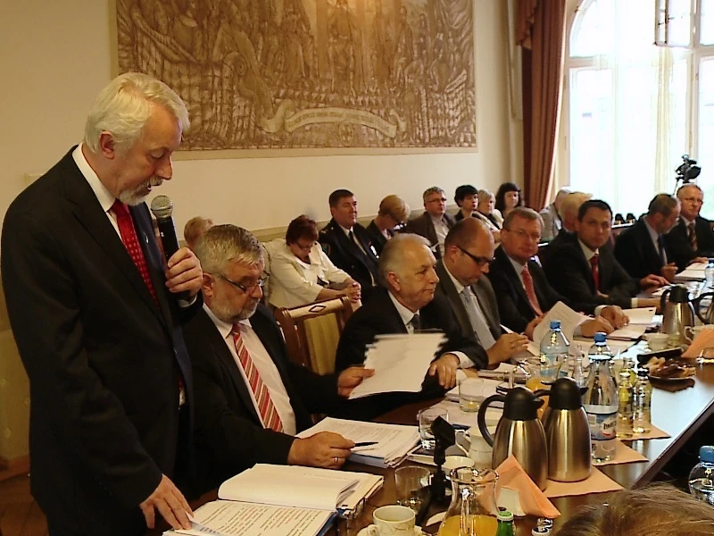 Zmiany w budżecie i reorganizacja ZUK na jutrzejszej sesji