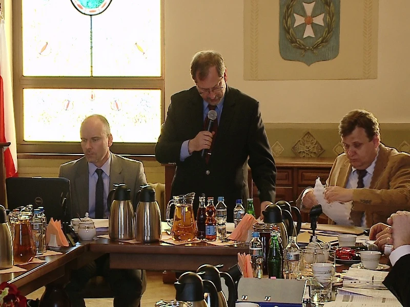 Pomoc dla pogorzelców i konflikt ws. dróg