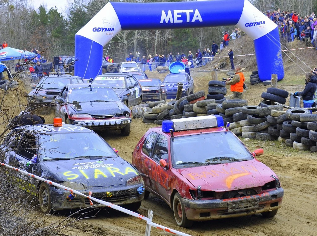 Wyścigi wraków, czyli Wrak Race. Start już dziś!