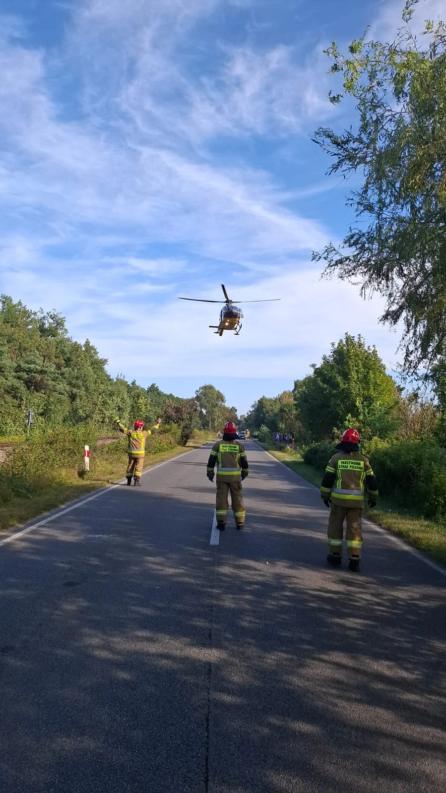 Wypadek we Władysławowie. Motocyklista uderzył w drzewo