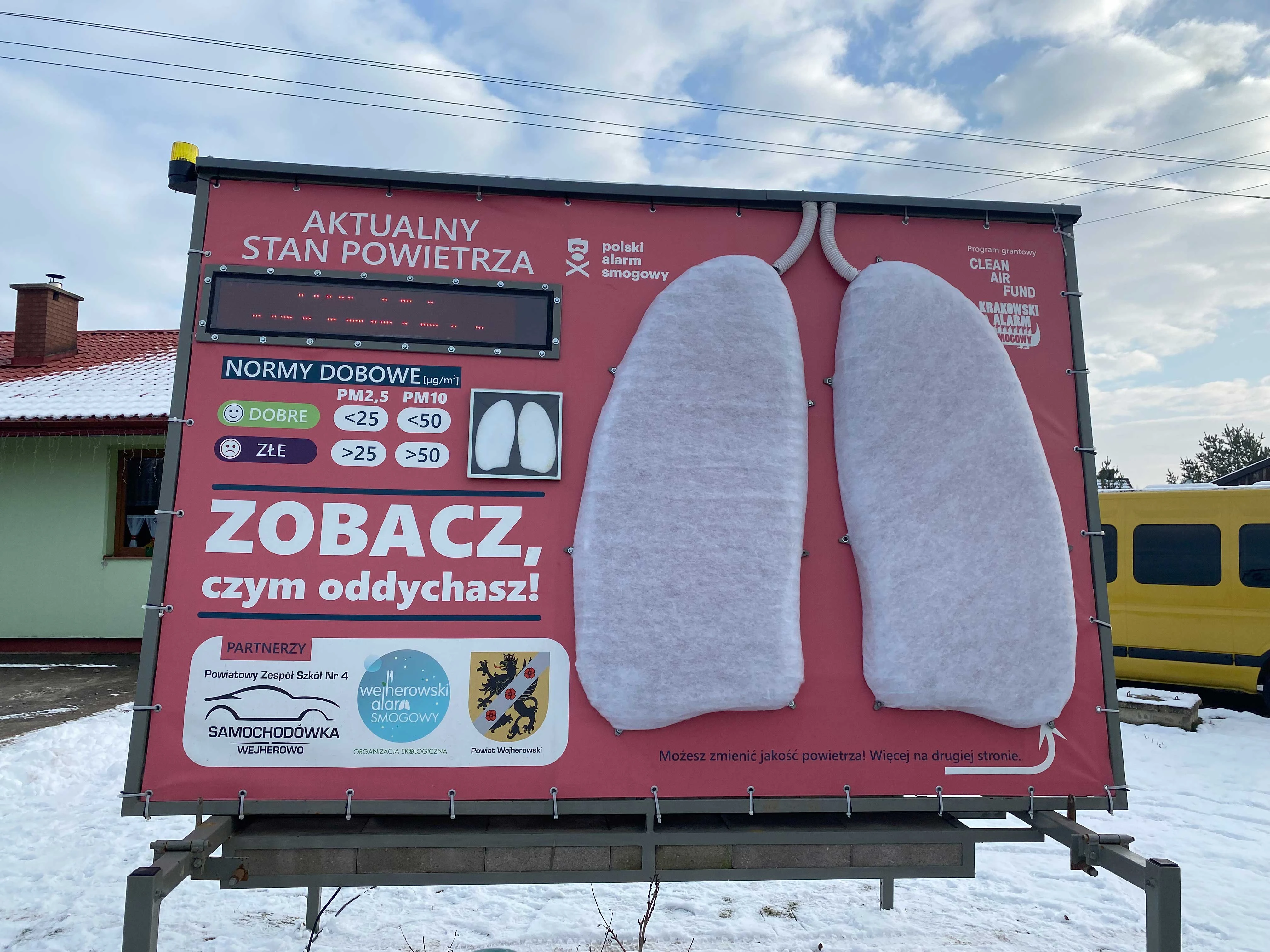 Mobilne płuca w Gościcinie. Zdjęcie wykonane  13 stycznia 2022 roku.