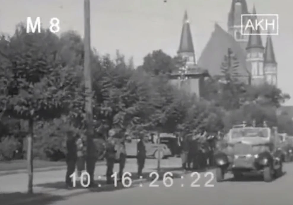 print screen 'Hitler - przejazd przez Wejherowo 1939 , źródło : Archiwum filmów agencji Karl Höffkes'/Youtube