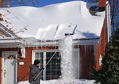 Śnieg na dachu jest groźny!