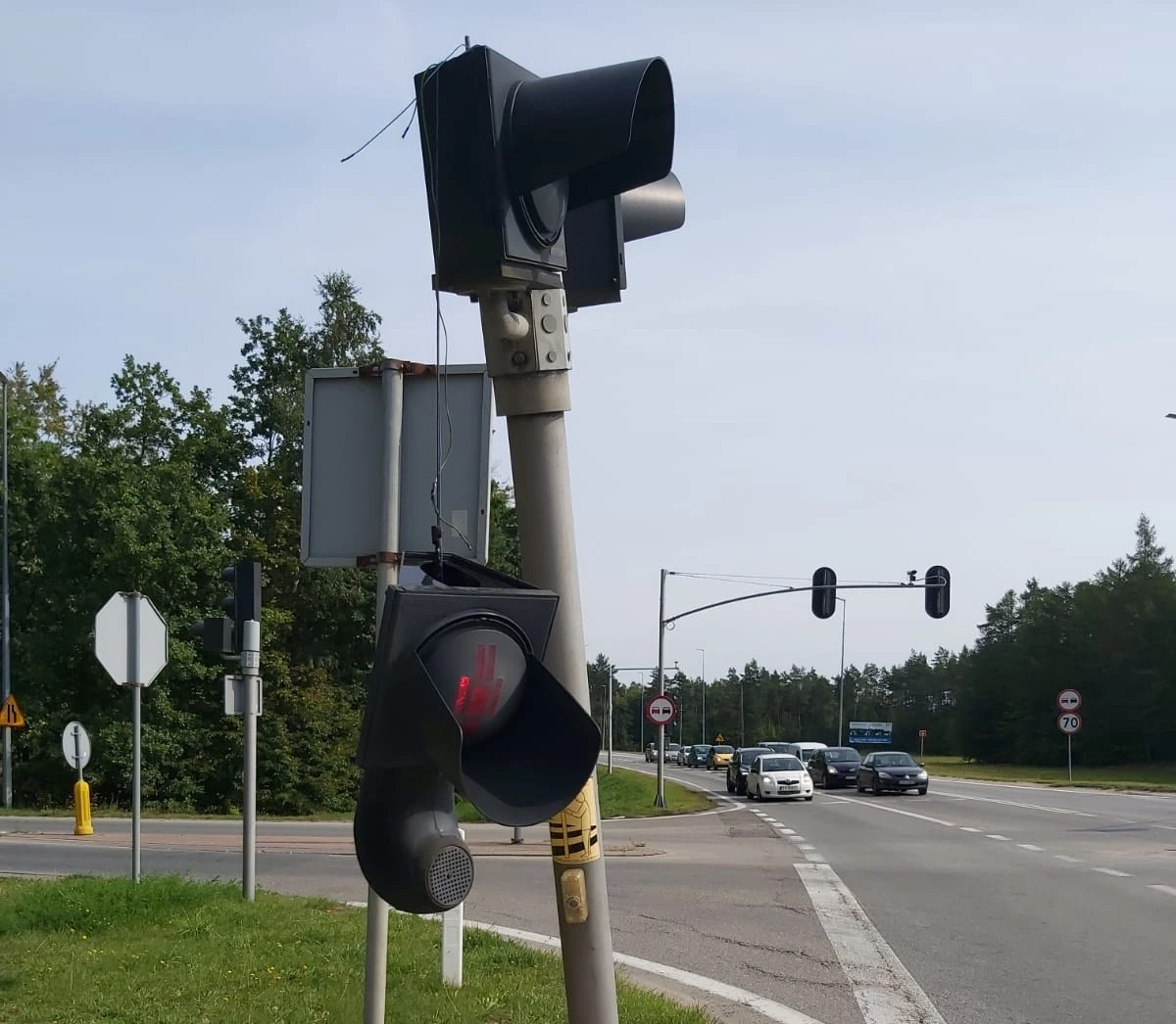 'Przestraszyła się pająka w czasie jazdy i uderzyła w sygnalizator'/fot. KPP Wejherowo