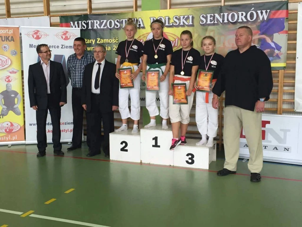 Luzińskie zapaśniczki wracają z 9 medalami