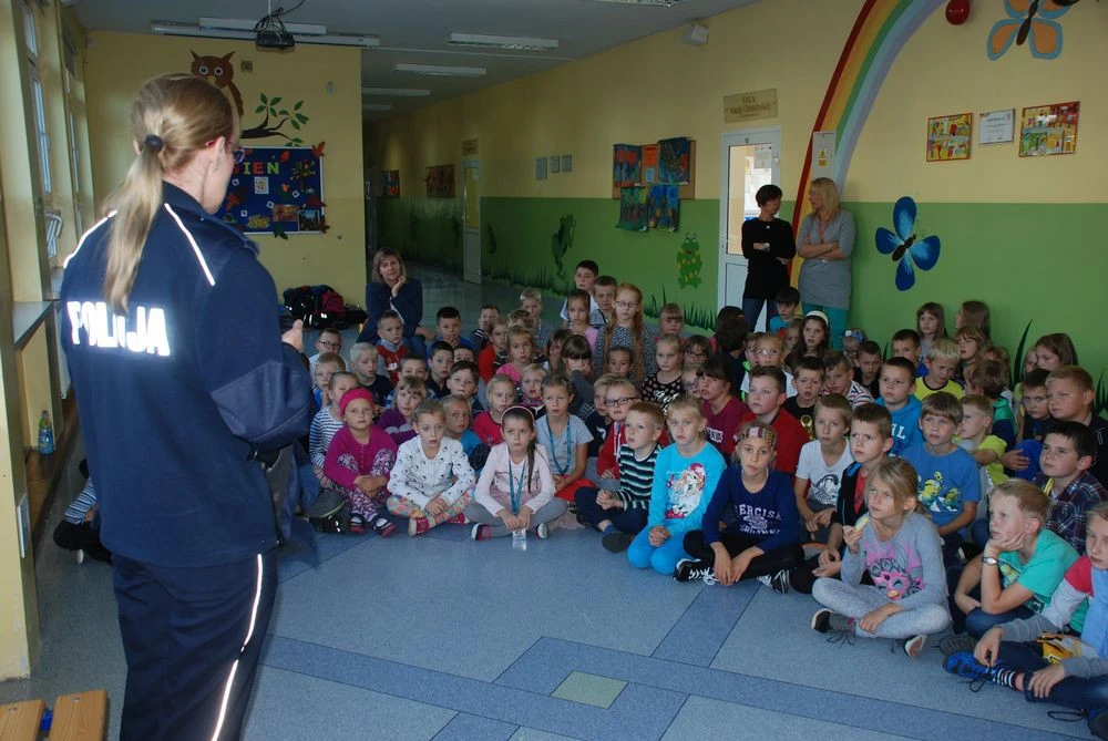 Wejherowo: Policjantki rozmawiały z dziećmi o bezpieczeństwie