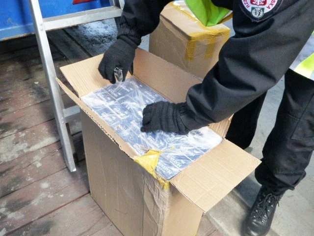 Próbowali przemycić 10 mln sztuk papierosów