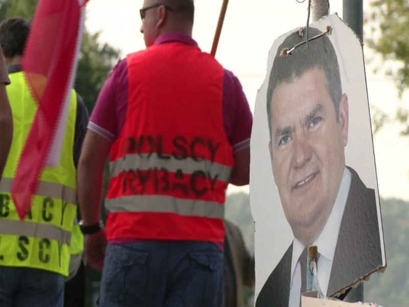 Protest rybaków przed biurem Kazimierza Plocke