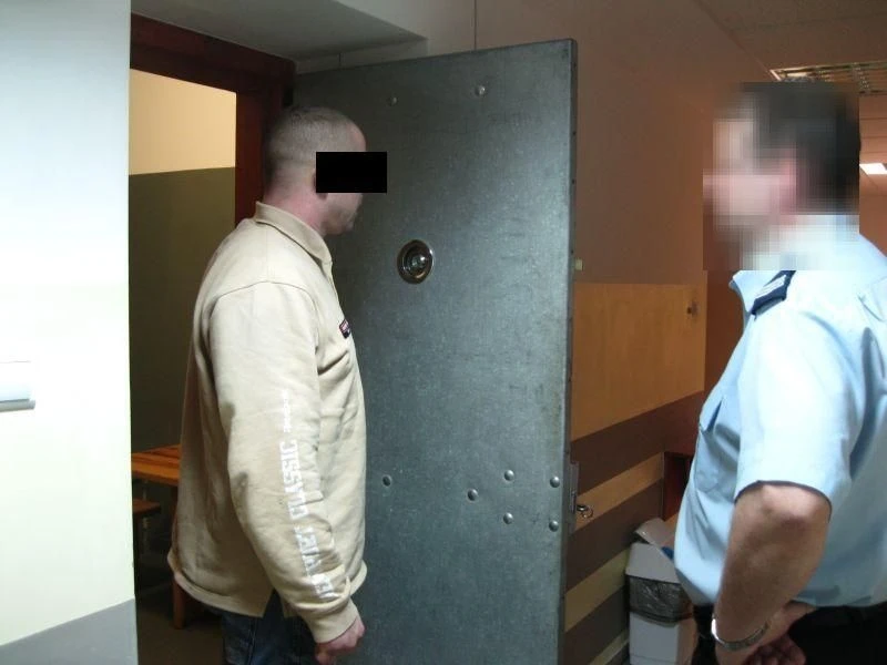Włamywacze recydywiści próbowali ukraść papierosy