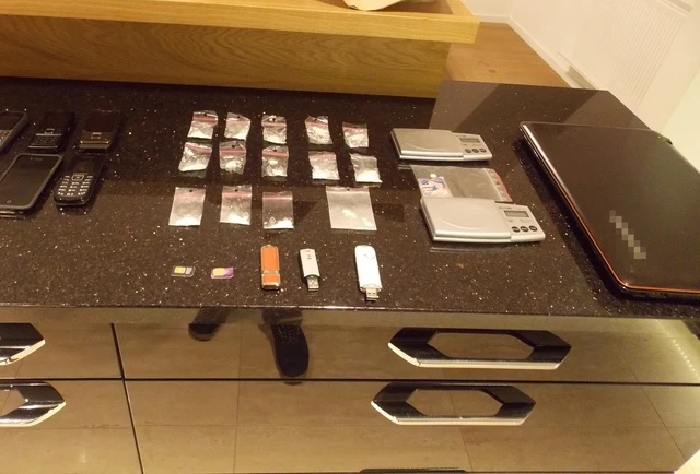 W puszce była farba i kilogram kokainy
