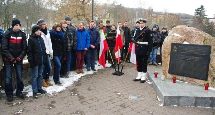 Kwiaty na mogiłach wyzwolicieli