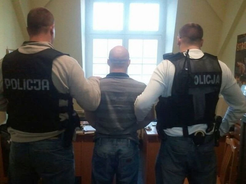 Chciał ukraść auto z dzieckiem w środku 