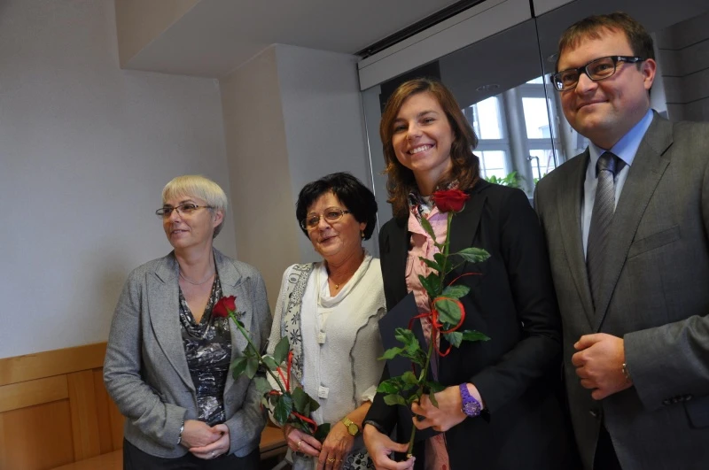 fot. Dorota Nelke: od lewej – Joanna Zielińska - Pełnomocnik Prezydenta Gdyni ds. Sportu, Alicja Urbaniak - trenerka zawodniczki, gimnastyczka Joanna 