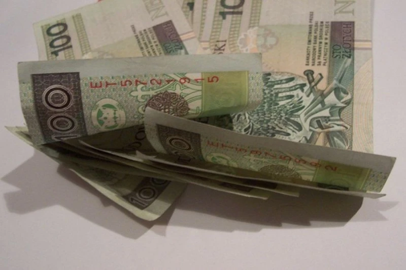 Pracował na próbę. Ukradł 900 zł