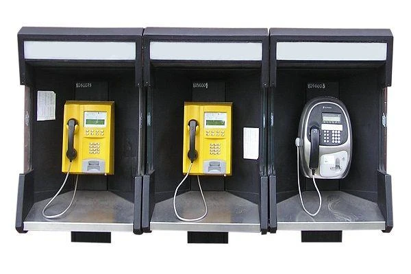 Budki telefoniczne przechodzą do lamusa?
