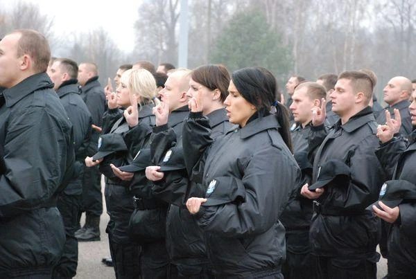 19 nowych gdyńskich policjantów