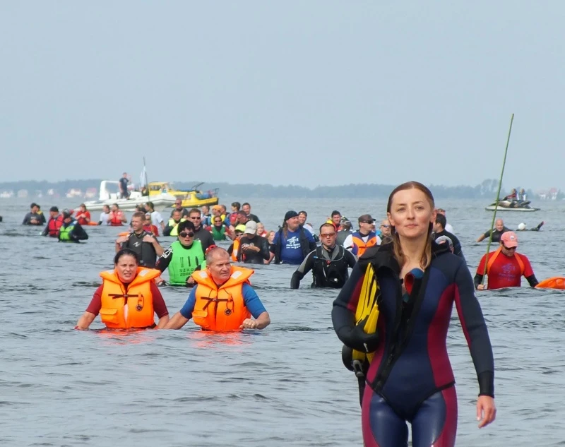 Przemaszerowali przez Zatokę Pucką