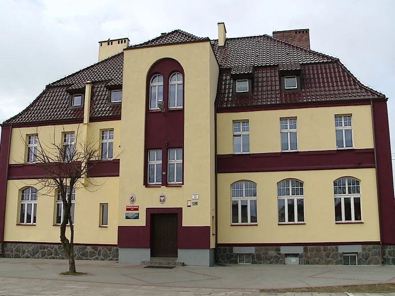 Redzki magistrat zmienia siedzibę