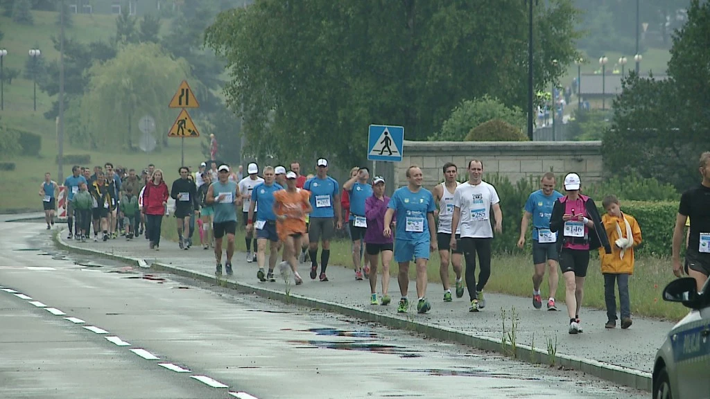Biegali wokół Jeziora Żarnowieckiego