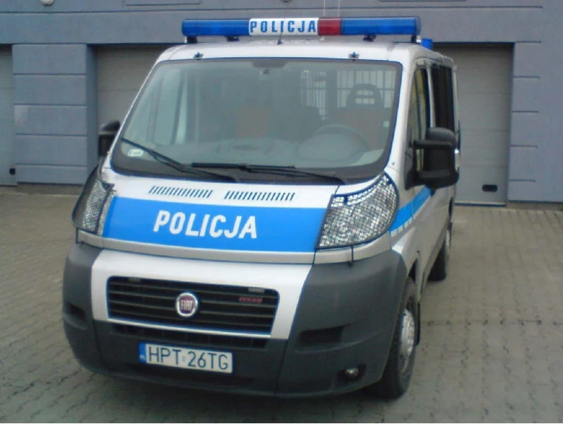 Bezdomny okradł policjantów