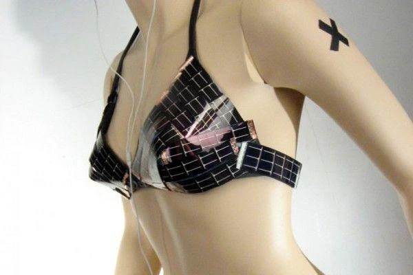Bikini ze słonecznym akumulatorem