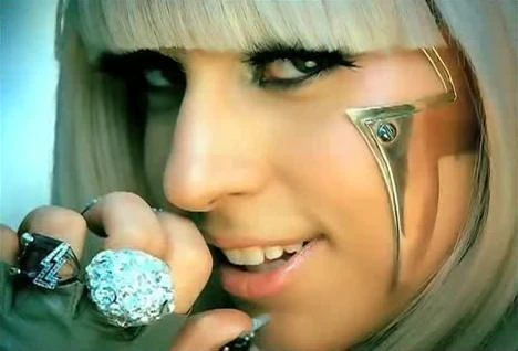 Pomóż przy koncercie Lady Gaga, a Dodę zobaczysz za darmo